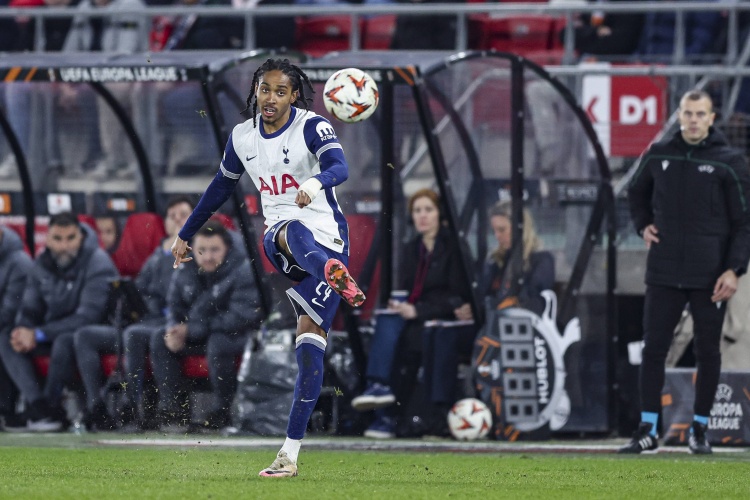 他经常和我, 的欧洲超级, 信心