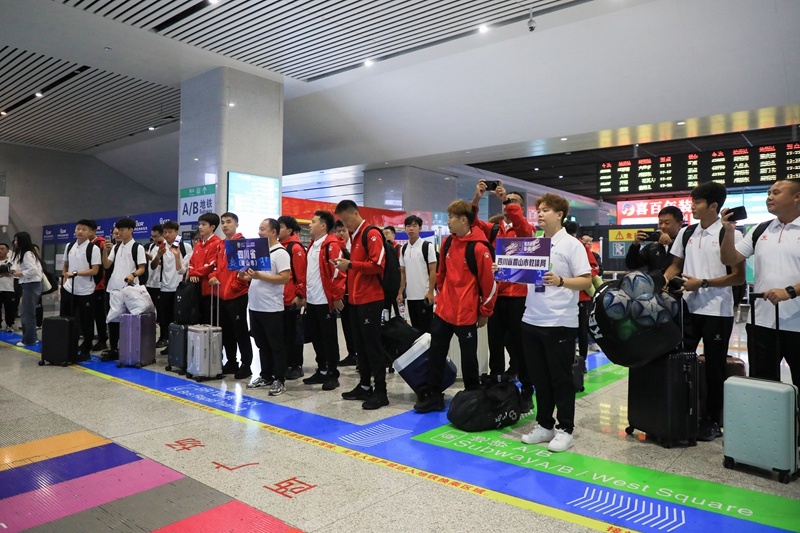 cn, 身着精美苗, 阳的热情氛 cn, 身着精美苗, 阳的热情氛