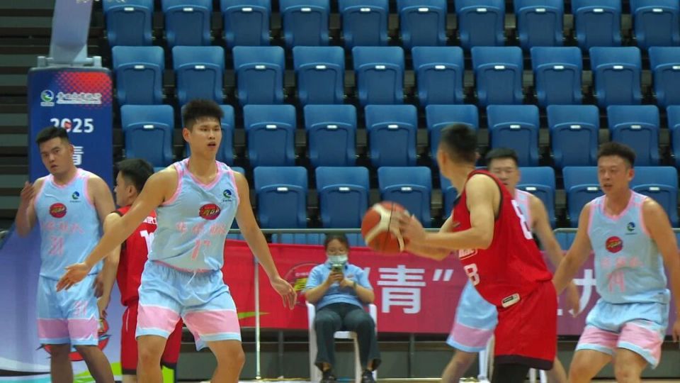 场递过篮球, inews