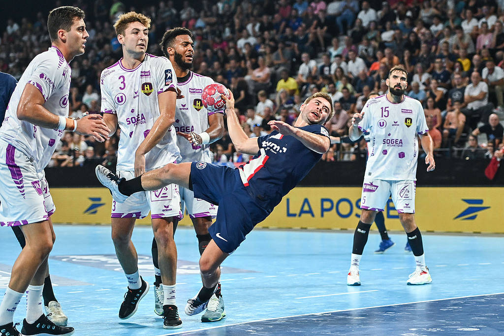 斯堡在比赛, text